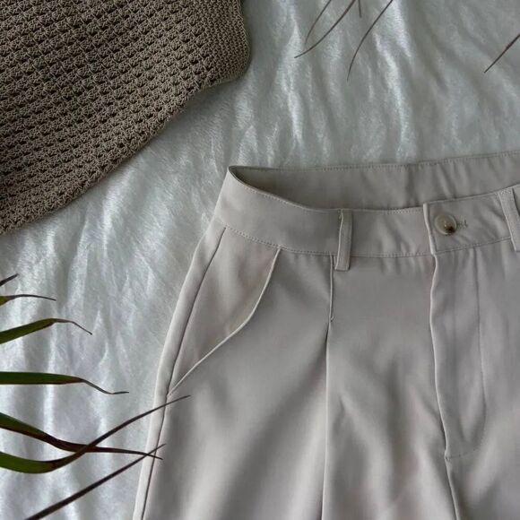 NWT DAZY Slant Pocket Plicated Detail Wide Leg Shorts  Size M - Picture 2 of 5